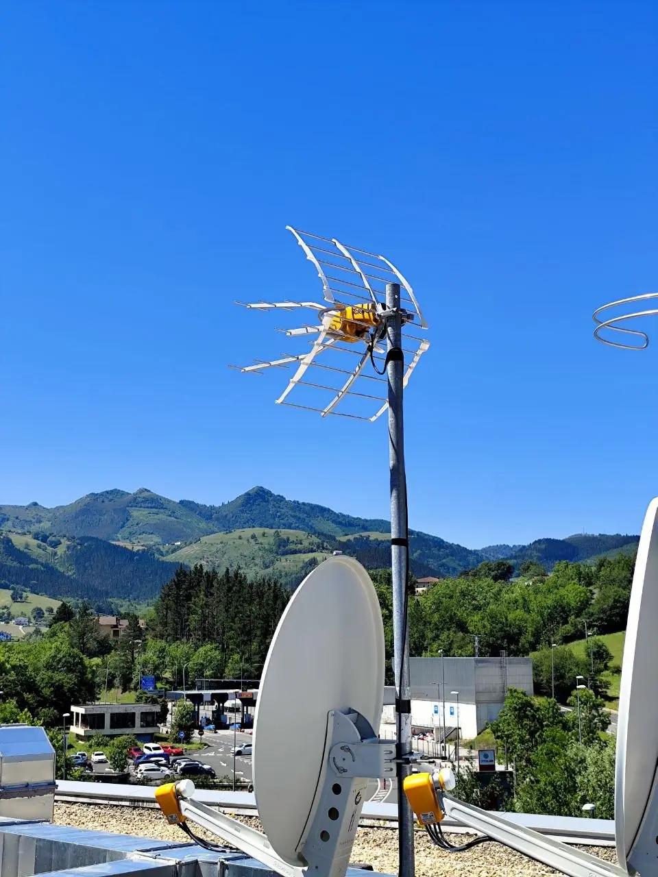 Antenas TDT y parabólicas instaladas por Elektel en el País Vasco