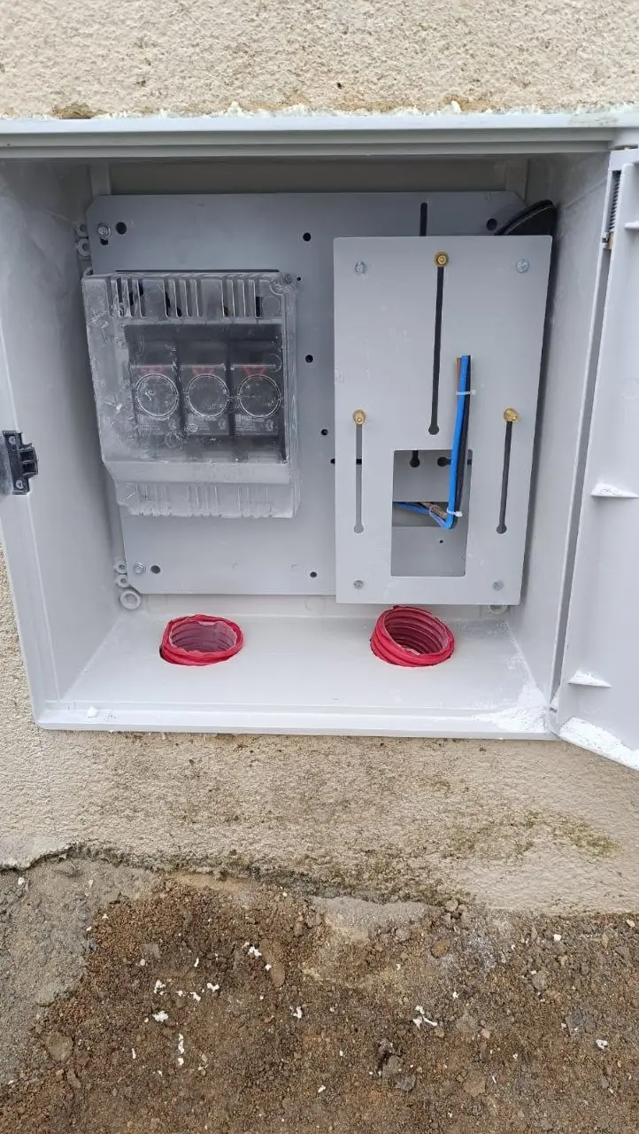 Caja preparada para contador eléctrico