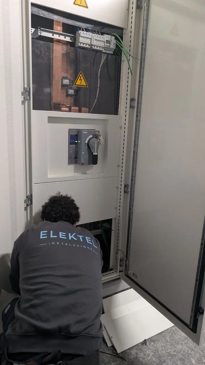 Cuadro eléctrico industrial de baja tensión instalado por Elektel