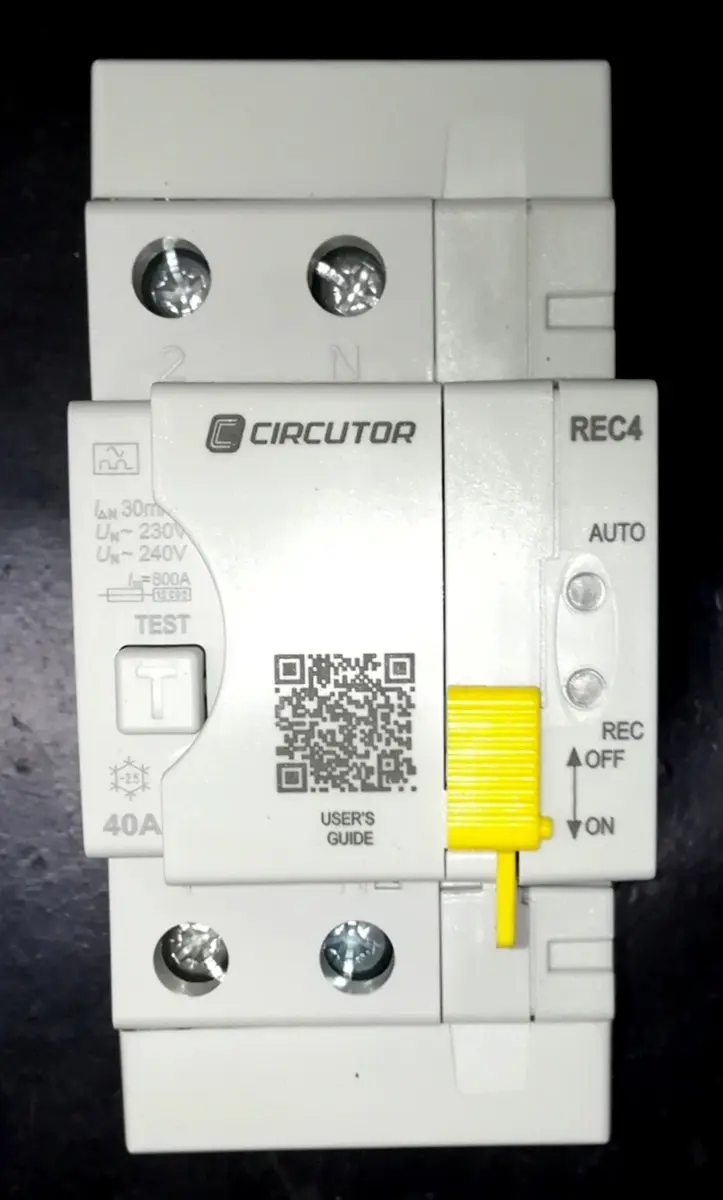 Interruptor diferencial autorearmable