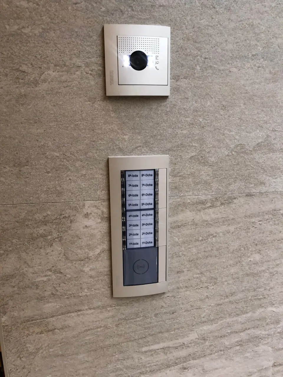 Videoportero para comunidad instalado por Elektel