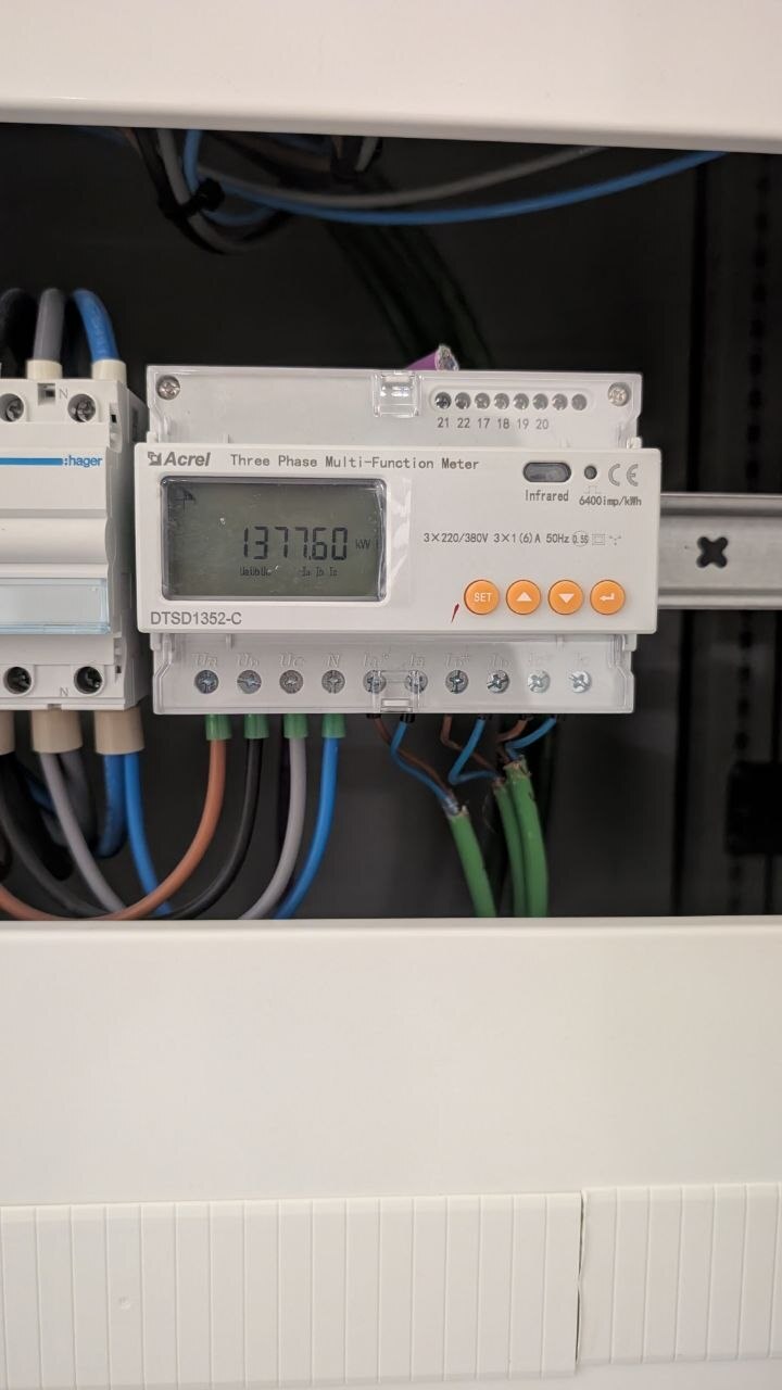 Medidor trifásico multifunción Acrel para control de potencia y energía